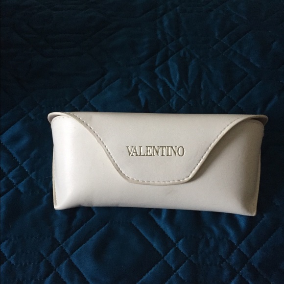 *SOLD*Valentino Scalloped Cat Eye Frame Sunglesses - Picture 3 of 4