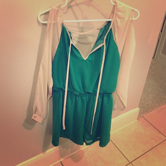 💚🍀 PERFECT ST. PATTY'S DAY ROMPER🍀💚 - Picture 1 of 4