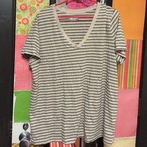 Striped v-neck tee