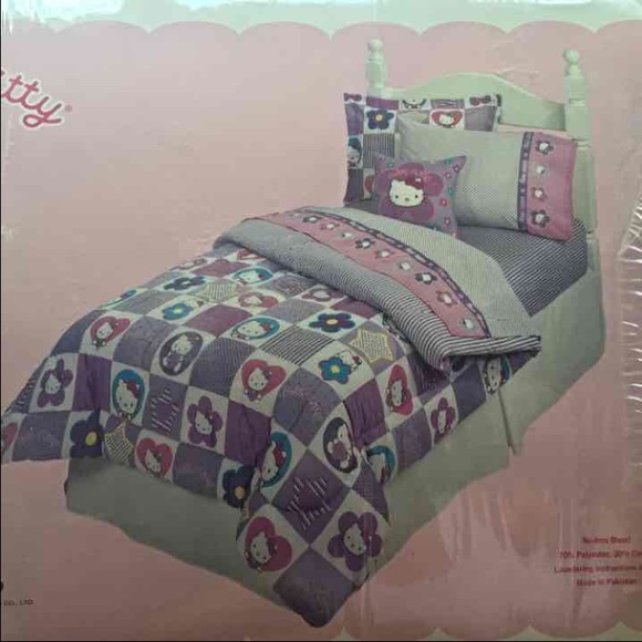 SOLD! New Hello Kitty Sheet Set - Picture 2 of 2