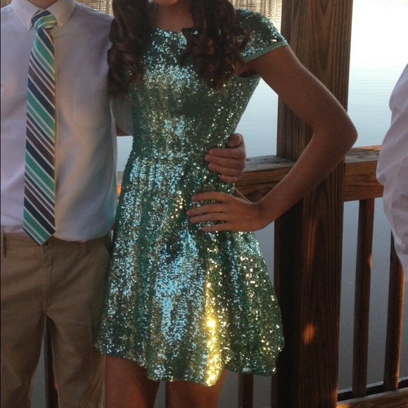 Homecoming dress w/ minor tear on inside - Picture 1 of 3