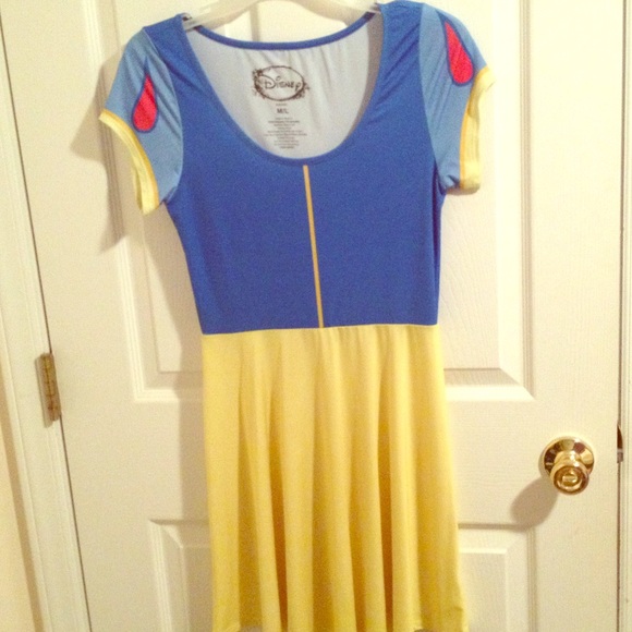 Snow White Halloween costume
