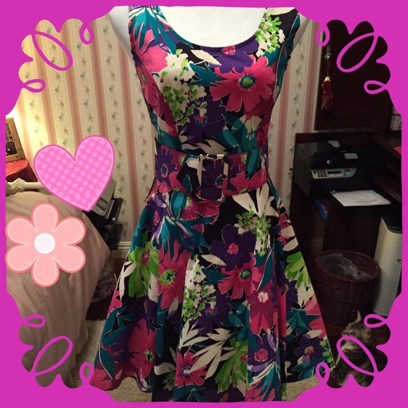 Dresses & Skirts - ⚡️REDUCED⚡️FLOWER POWER SUNDRESS W/MATCHING BELT