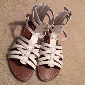 Super chic sandals for the summer! ✨