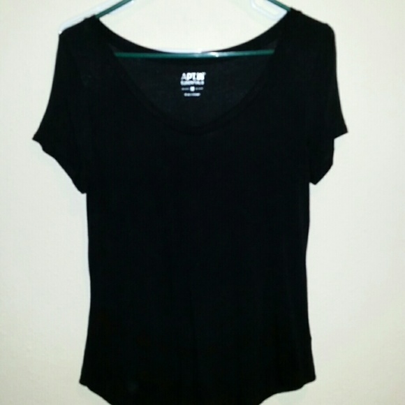 Apt 9 essentials v neck silky tshirt