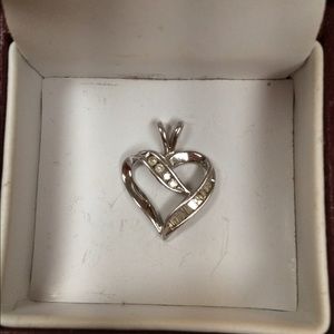 White gold w/ diamonds pendant