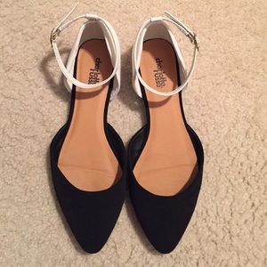 Black and White Flats ✨ Super chic!