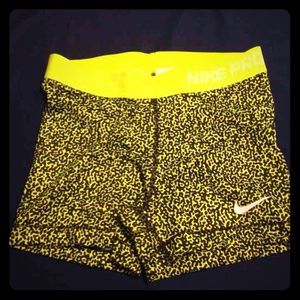 Medium nike pro