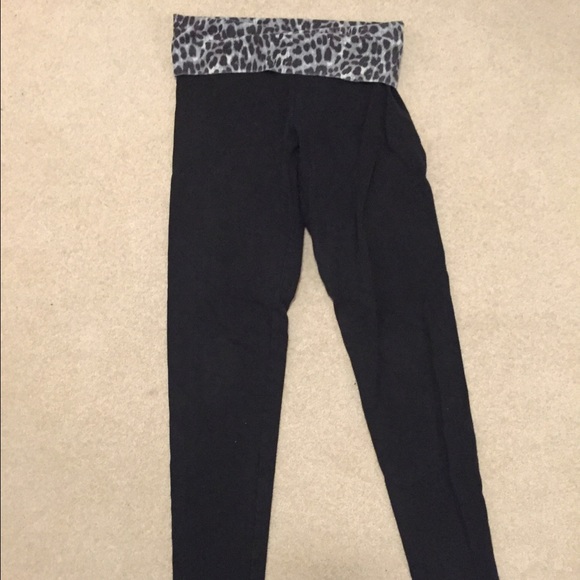 barely worn black leggings with band