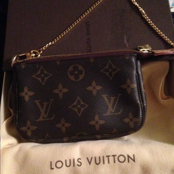 Louis Vuitton monogram mini pochette