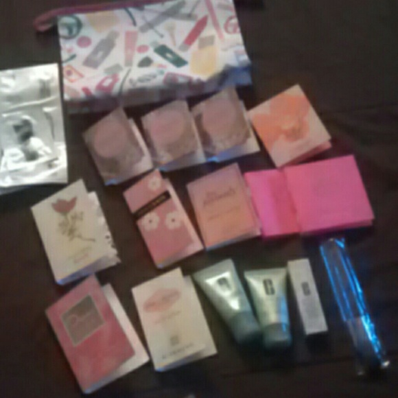 Cosmetic bag with samples.