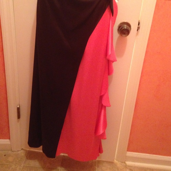 Prom dress - Picture 2 of 4