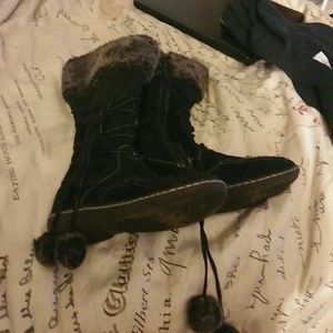 Black winter boots