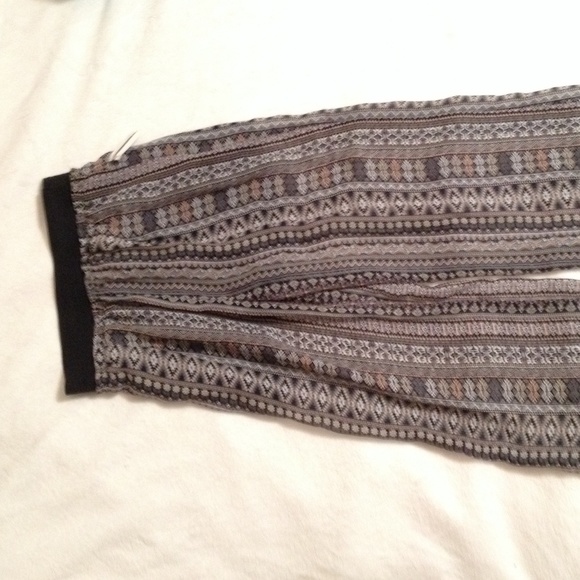 Patterned flowy pants - Picture 2 of 2