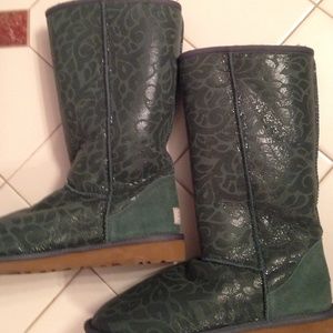 NWOT blue/green ugg boots