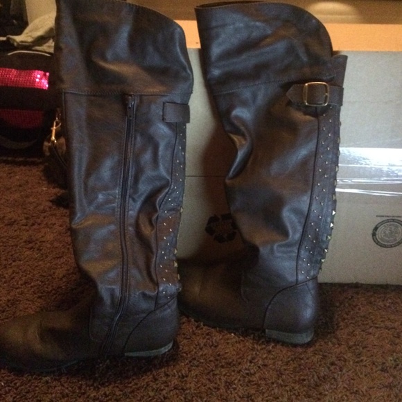 Faux leather brown boots