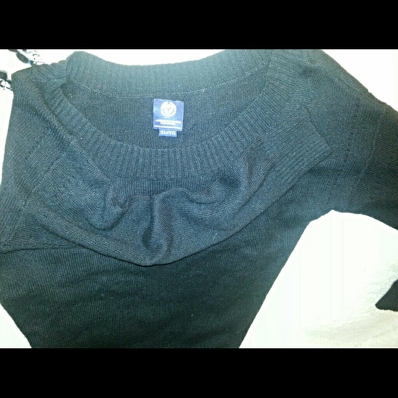 Cute Black lightweight sweater.
