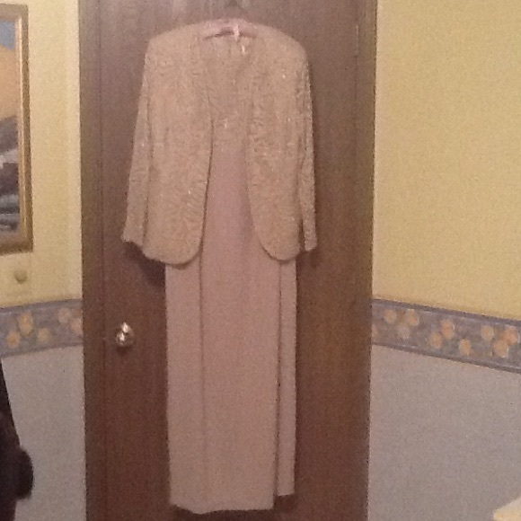 Exquisite formal beaded dress. 🚬 no returns