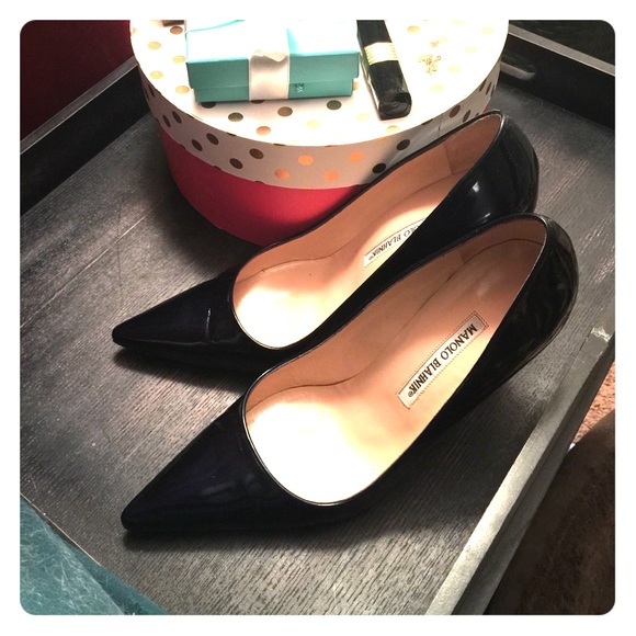 Navy Manolo Blahnik Pumps