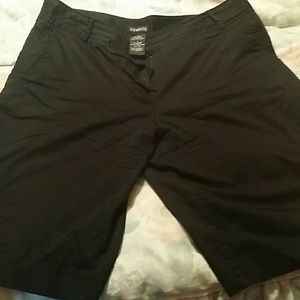 Black shorts and tan capris bundle for @kaiyya.