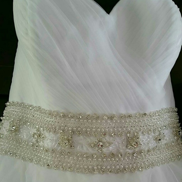 Oleg Cassini Wedding Dress - Picture 3 of 4