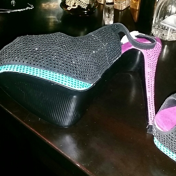 Steve Madden Rhinestone pumps.. never worn - Picture 2 of 3