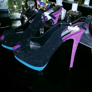 Steve Madden Rhinestone pumps.. never worn