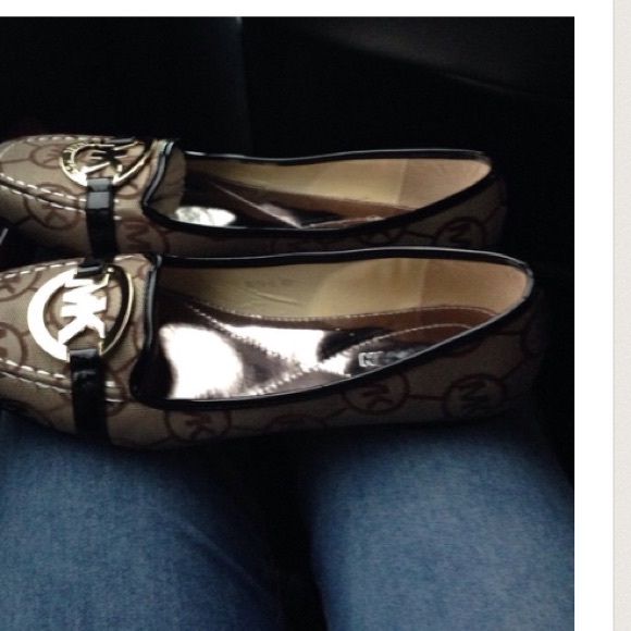 Micheal kors flats