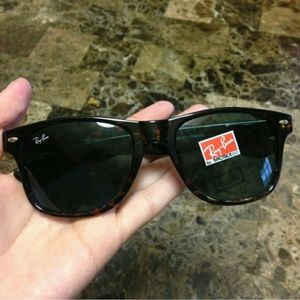 BNWOT Raybans Wayfarer (tortoiseshell)