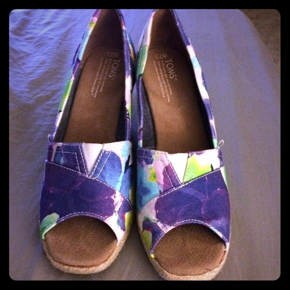 🎉Host Pick 🎉 Floral TOM wedges