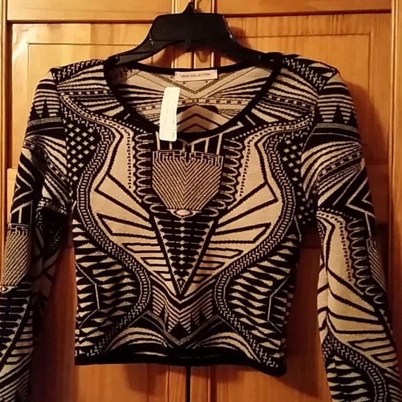 NEW WITH TAGS GOLD AND BLACK CROP TOP SWEATER