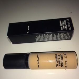 Mac Pro Longwear concealer NC30