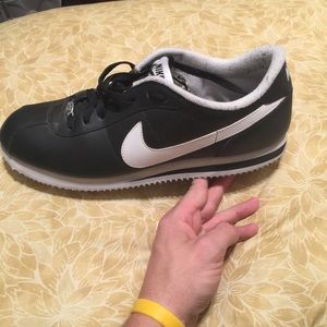 Mens Nike Cortez. Size 11.