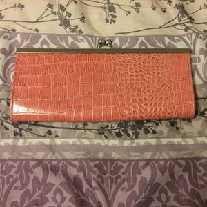Coral Clutch