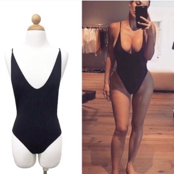 🆕🎀 Black Spaghetti Strap Bodysuit