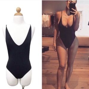 🆕🎀 Black Spaghetti Strap Bodysuit
