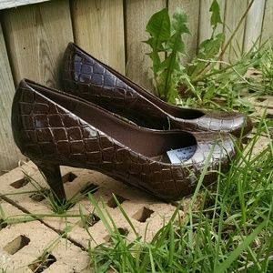 Brown comfort plus heels crocodile snake skin
