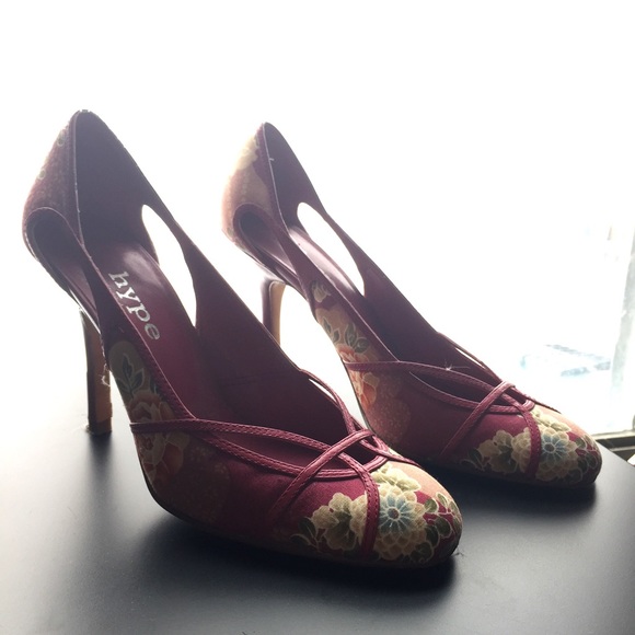 Hype Shoes - Pink Floral Cutout Pumps