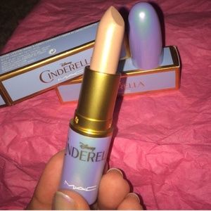 MAC Cinderella. "Free as a butterfly"