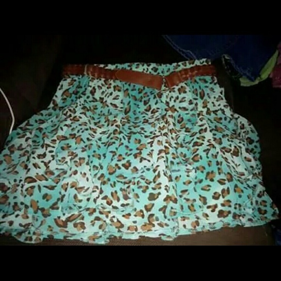 Juniors Name Brand. Size Small