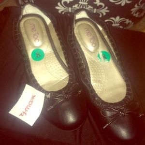 Black ballet flats