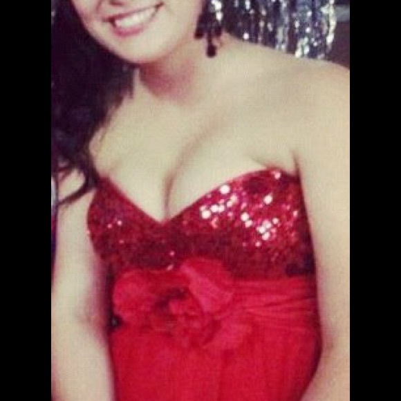 PROM/HOCO DRESS - Picture 2 of 2