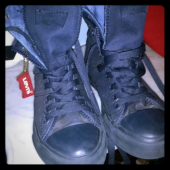 Booties color navy blue good condition for boys!!