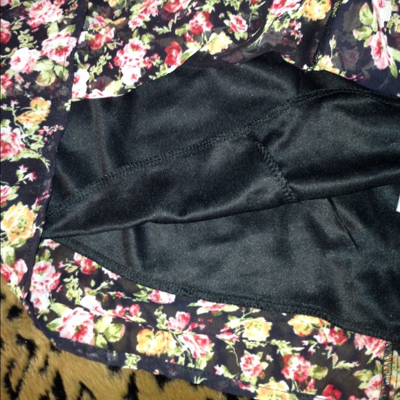 (Donated!) Windsor Mini Skirt 🌸🌺🌼 - Picture 2 of 4