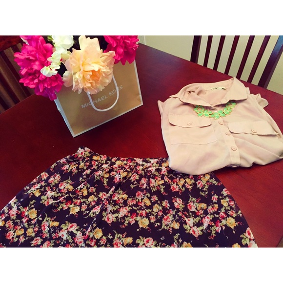 (Donated!) Windsor Mini Skirt 🌸🌺🌼 - Picture 4 of 4