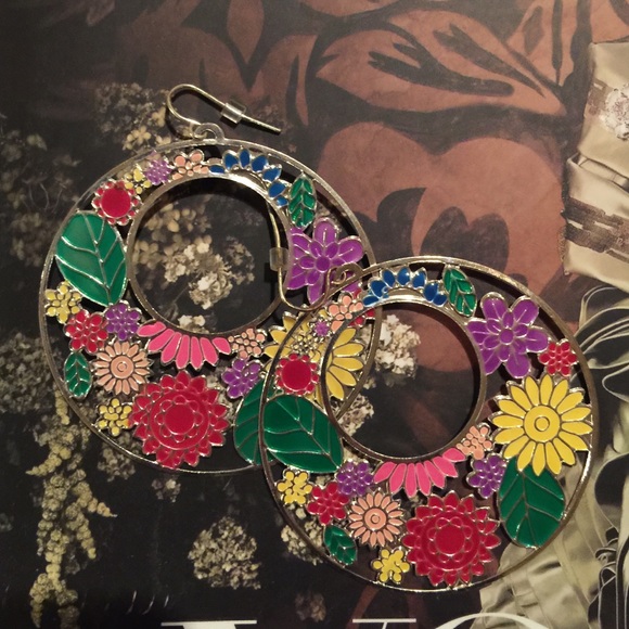 Spring Steal!! Bright floral earrings! NWOT - Picture 2 of 2