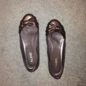 Brown, Metalic Aldo flats!