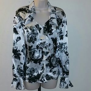 Beautiful XL rose print blouse!