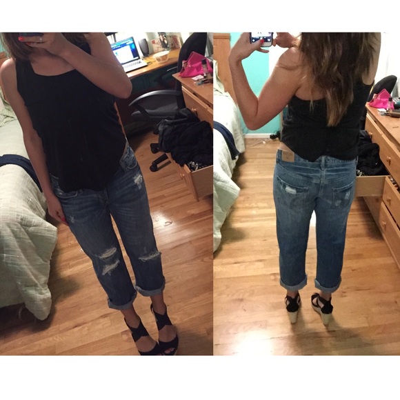 Hollister "medium destroy wash" Boyfriend Capris