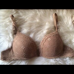 Beige Lace Victoria's Secret Bra